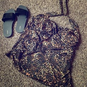 Plus size leopard swim top
